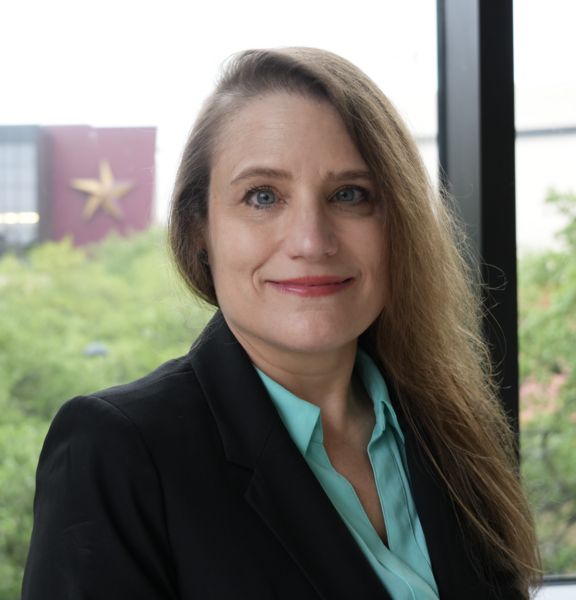 profile photo for Dr. Lindsay Ayres